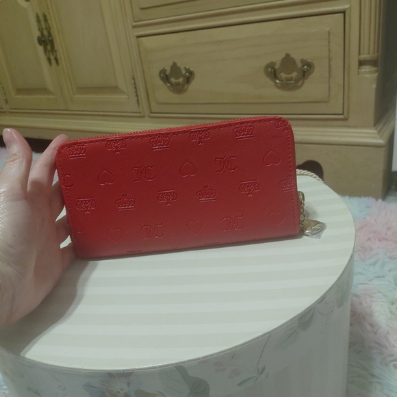 Juicy Couture Red Deluxe Wallet  with Heart Zipper Pull Brand New With Tags - Picture 7 of 8